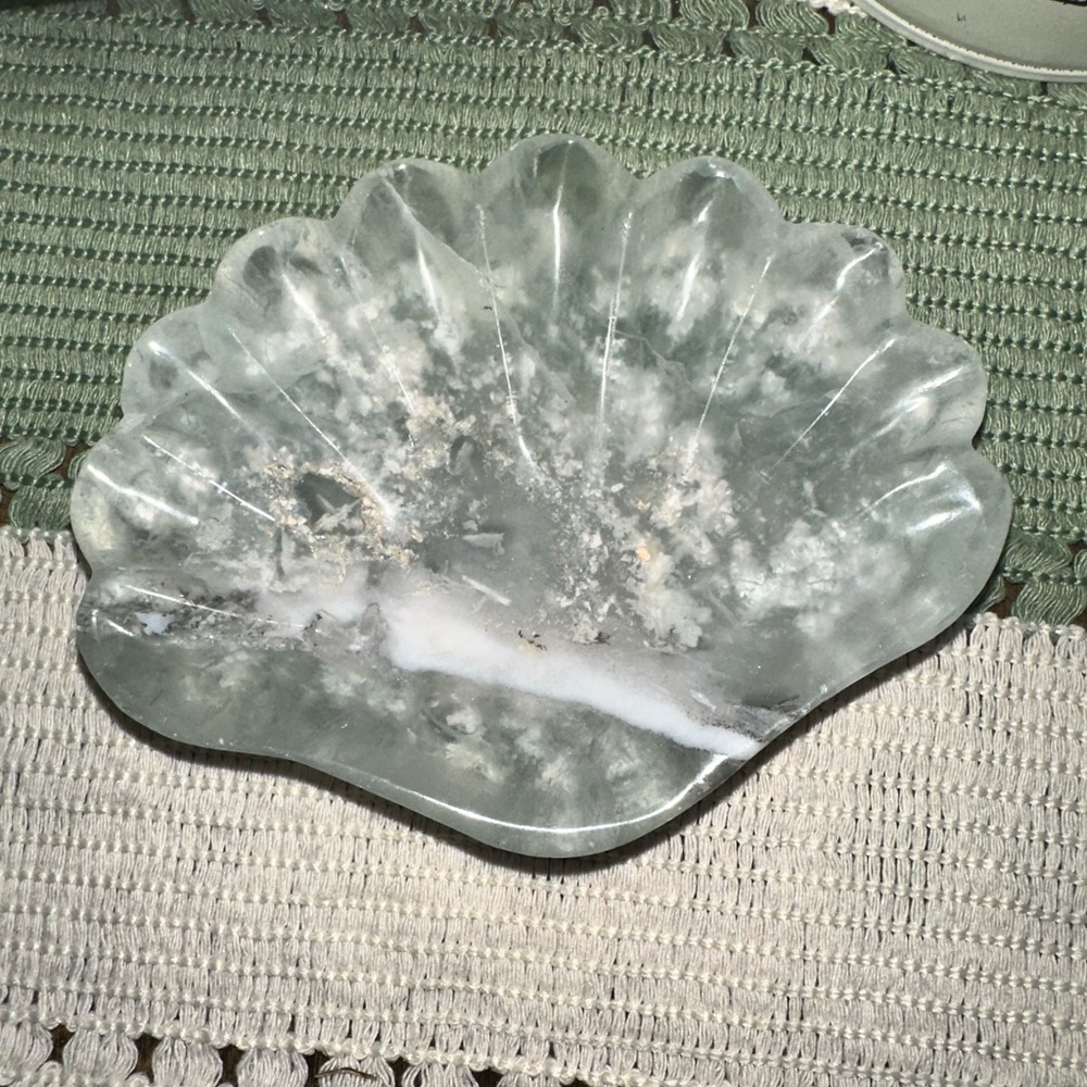 Green Fluorite Shell-Shaped Dish